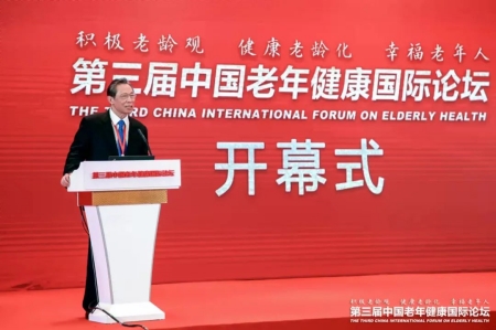 國家呼吸醫(yī)學(xué)中心名譽(yù)主任、中國工程院院士鐘南山